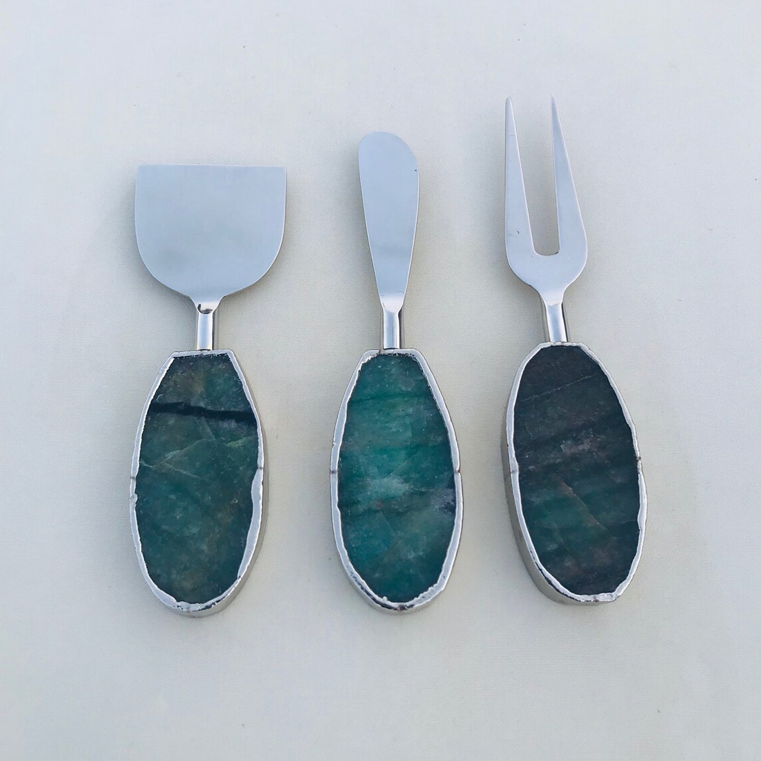 Green Agate Oval Cheese Board Set – gifting, natural stone cutlery India