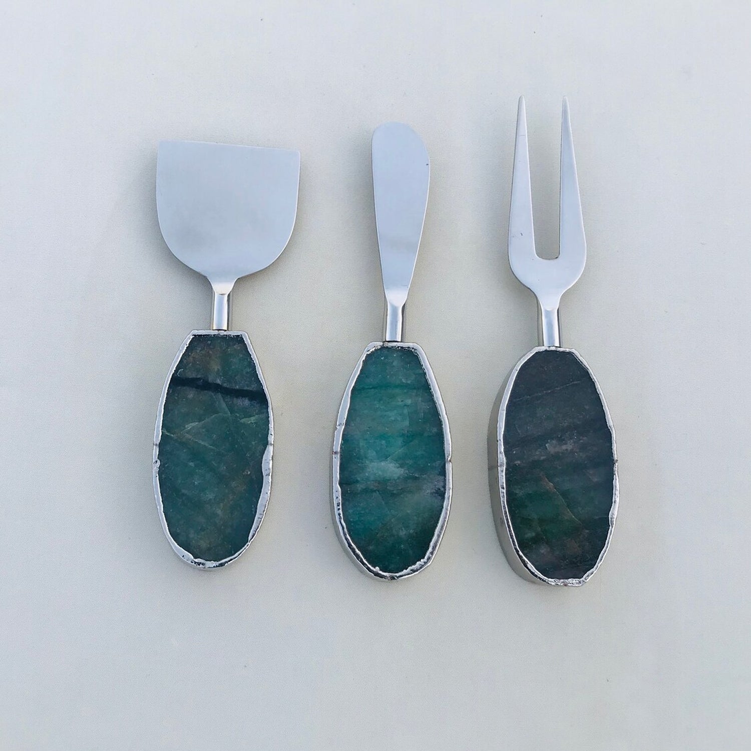 Green Agate Oval Cheese Board Set – close up of stone handles, electroformed edges