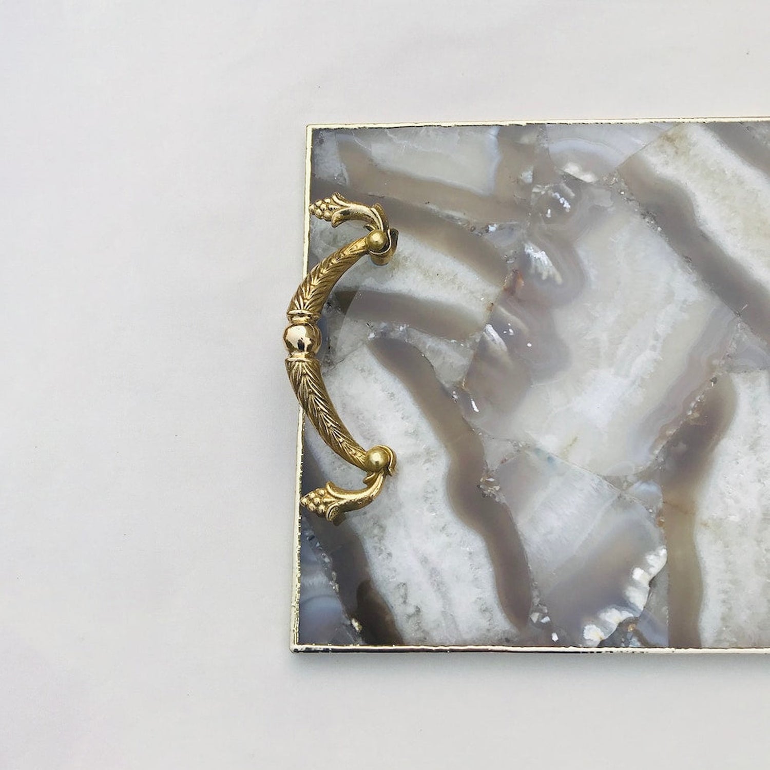 Wild agate rectangular tray – Royal Arch handle close-up, diagonal grey and charcoal stone banding, India