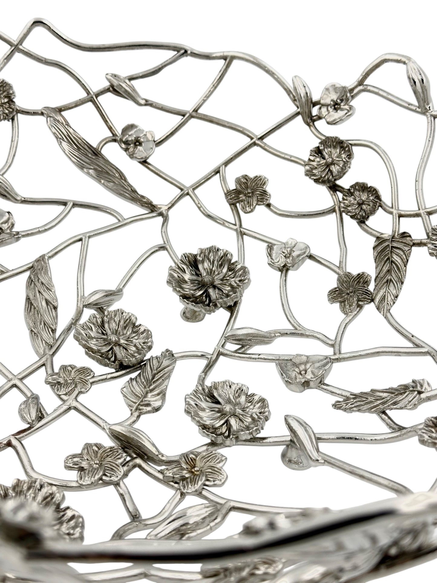 Blossom Weave – Metal Fruit Basket | Decorative Serveware & Floral Centrepiece