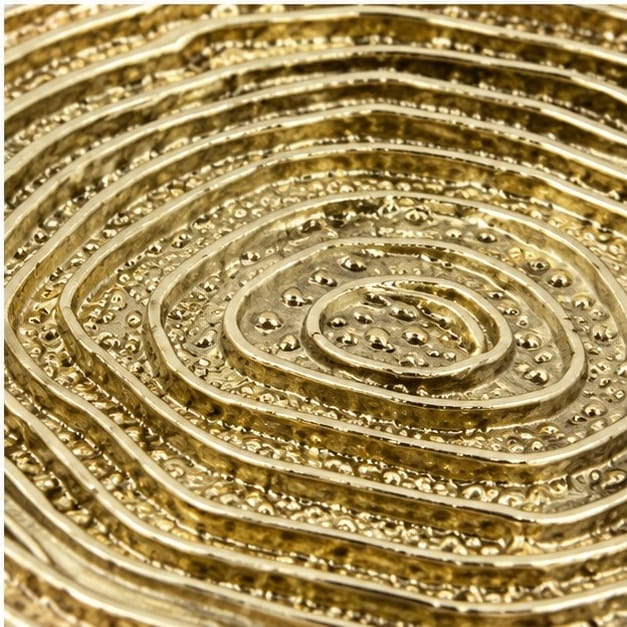 Close view of the concentric spiral ridges of the dosa tray
