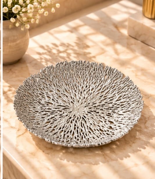 Coral metal tray in the silver finish
