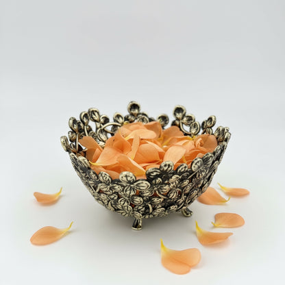 Small Leaf Bowl – Decorative Serveware | Nut Bowl & Centrepiece | Gold, Silver or Antique Finish