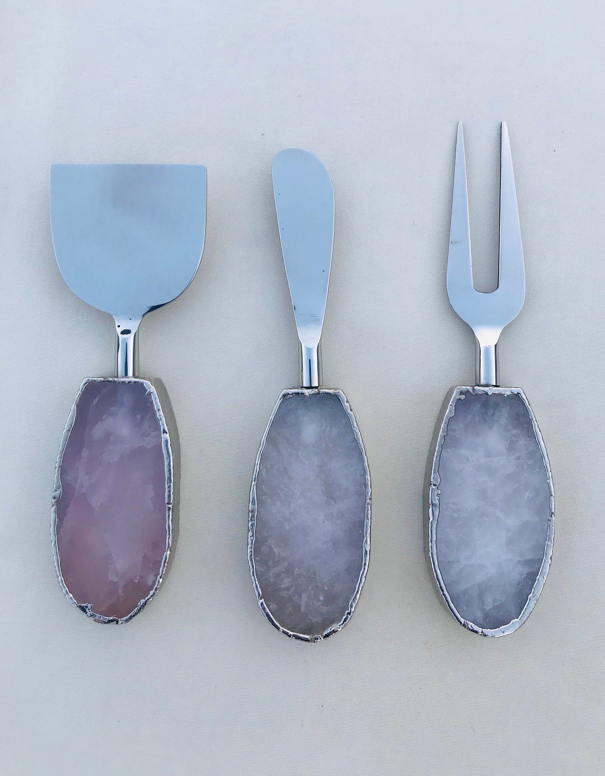 Rose Quartz Oval Cheese Board Set – silver finish, gifting, natural stone cutlery India